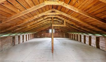 803 8th St, Barling, AR 72923