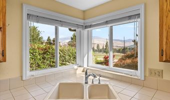 912 Cypress Point Loop, Ashland, OR 97520
