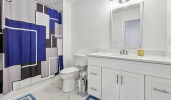 1 Melinda Ct, Bayville, NJ 08721