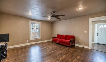 203 W Purdom Ave, Alvarado, TX 76009