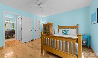 4 Governors Way, Asheville, NC 28804