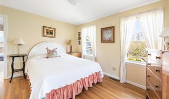 124 Houston Ave, Narragansett, RI 02882