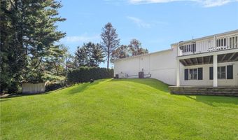 40 Quail Hollow Rd, Cranston, RI 02920