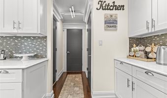 123 Columbus Blvd, Amityville, NY 11701