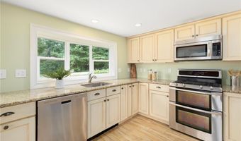 25 Willow Dr, Hopkinton, RI 02832