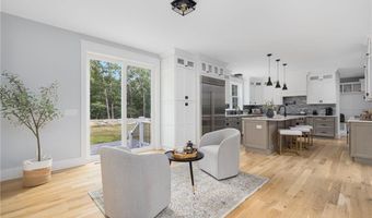 35 Beech Crest Rd, East Greenwich, RI 02818