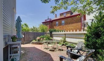 8 Sanford St, Newport, RI 02840