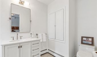 101 County Rd, Barrington, RI 02806