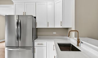 102 Center St, Algonquin, IL 60102