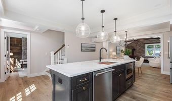22 Castle St 3, East Greenwich, RI 02818