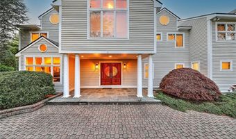 3 Spinnaker Dr, Barrington, RI 02806