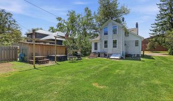 338 N Main St, Amherst, WI 54406