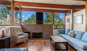 25 Logan Rd, Alton, IL 62002