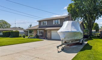 7253 Flamingo Rd, Algonac, MI 48001