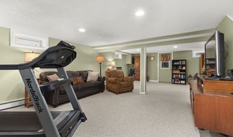 17 Valley Stream Dr, Danbury, CT 06811