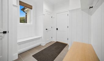43 Oak Ridge Dr, Avon, CT 06001