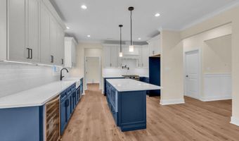 2 Potters Ct, Bayville, NJ 08721