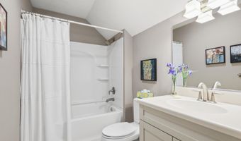 2 Amberwood Ct 2, Bourne, MA 02532