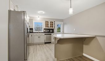 626 Willow Dr, Aberdeen, SD 57401