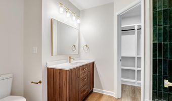 3813 Brookchase Ln, Charlotte, NC 28205
