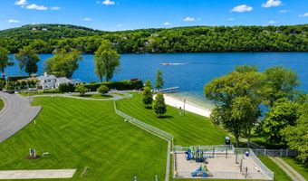 15 Berkshire Dr, Brookfield, CT 06804