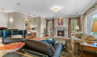 551 Strawberry Ln, Ashland, OR 97520