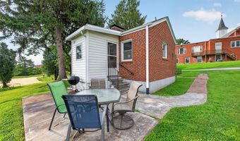 105 N Elm St, Ballwin, MO 63011