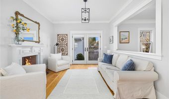 131 Eustis Ave, Newport, RI 02840