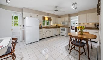 622 Wiese Rd, Cheshire, CT 06410