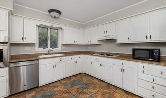 23 Algonquin Dr, Middletown, RI 02842