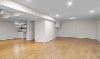 4100 DOWNING St, Annandale, VA 22003