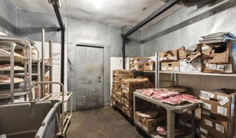 10 N Main St, Arab, AL 35016