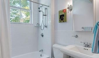 83 John St, Newport, RI 02840