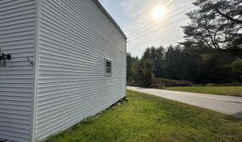 1233 Riverside Dr, Auburn, ME 04210