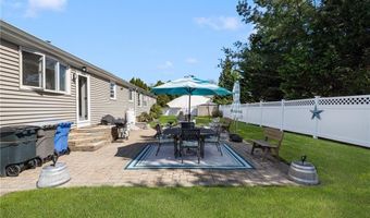 289 Oliphant Ln, Middletown, RI 02842