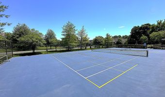 6 Lawrence Ave 6, Danbury, CT 06810
