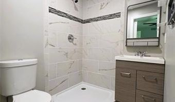215 Almont Ave, Almont, MI 48003