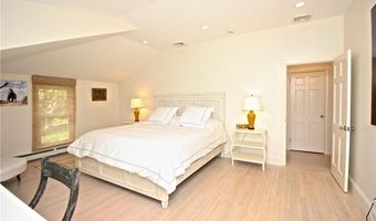 215 Coggeshall Ave, Newport, RI 02840