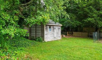 671 County Rd, Barrington, RI 02806