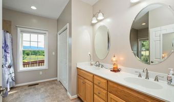 158 APPLE Ln, Afton, VA 22920