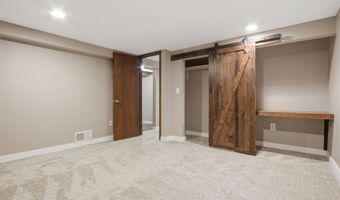 626 Willow Dr, Aberdeen, SD 57401