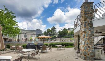 4079 S FOUR MILE RUN Dr 402, Arlington, VA 22204