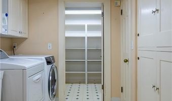 2 Cherry Ln, Bristol, RI 02809