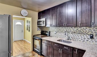 1 Somerset Rd W, Amityville, NY 11701