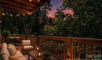 549 Clubhouse Dr, Banner Elk, NC 28604