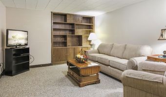 902 S 17th St, Aberdeen, SD 57401