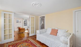 28 Extension St, Newport, RI 02840