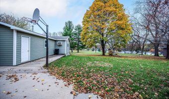 903 E 10TH St, Atlantic, IA 50022