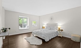 2208 Applewood Ct, Ann Arbor, MI 48103