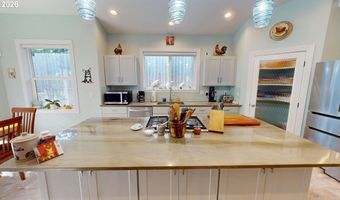 917 5 7TH St, Brookings, OR 97415